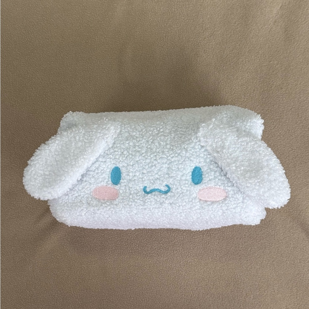 sanrio cinnamoroll fuzzy figural makeup bag